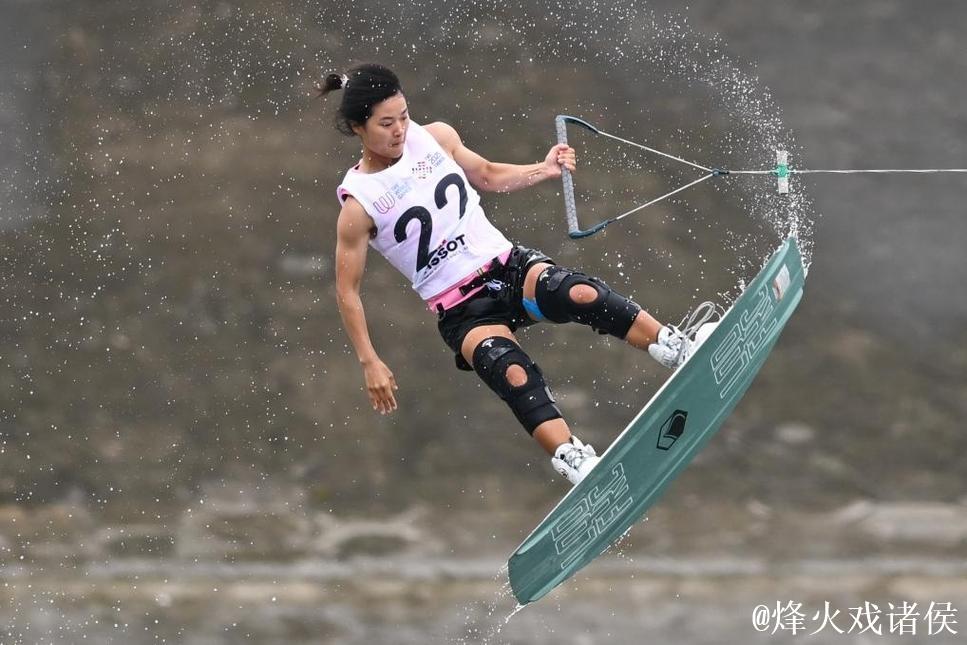 成都世运会:徐露开幕式点火后摘金,雨中绽放辉煌 成都世运会:徐露开幕式点火后摘金,雨中绽放辉煌