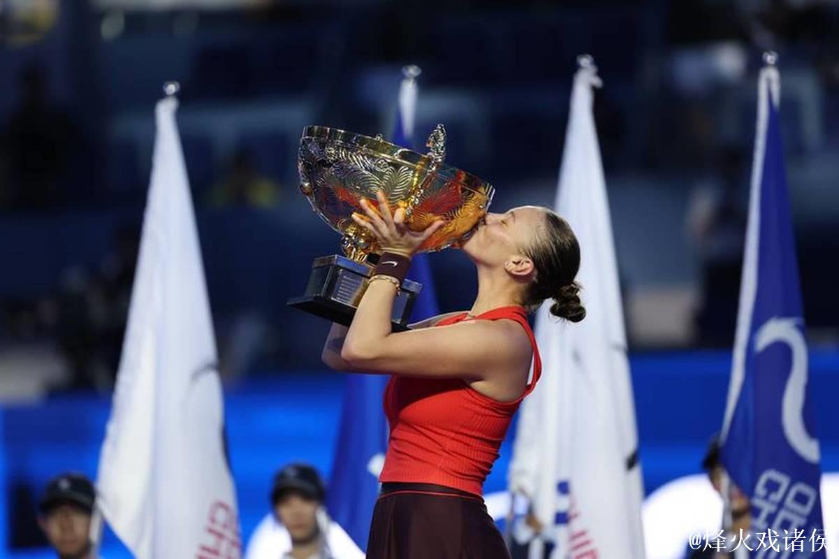 阿尼西莫娃2-1战胜诺斯科娃 首夺中网女单冠军 阿尼西莫娃2-1战胜诺斯科娃 首夺中网女单冠军